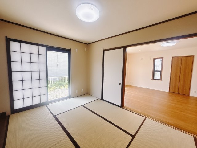 【中古戸建】高崎市新町の和室|■1階和室｜和室でしか味わえない畳ならではの香りや素材で和のやすらぎを感じてください♪休日はお子様とお昼寝するのにも最適です！