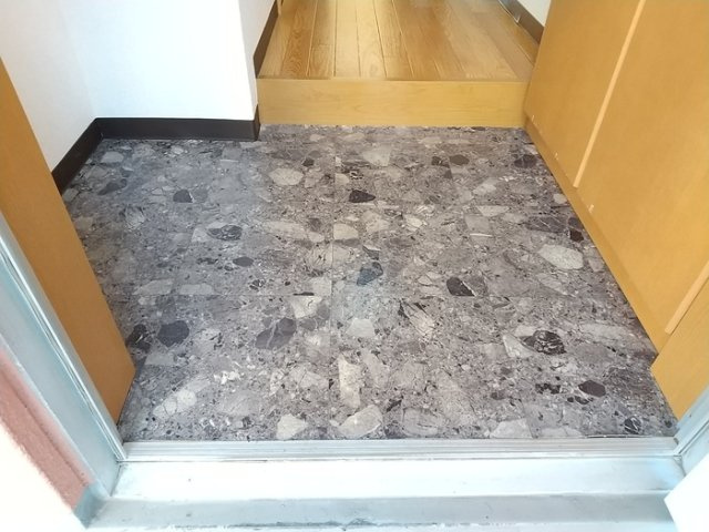 エルロード住吉7号館の玄関
