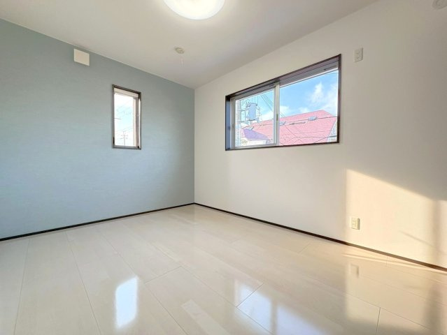 ◆リフォーム済み美宅◆敷地６６坪◆５SLDKの大豪邸◆駐車３台可能◆守山市荒見町の洋室|洋室