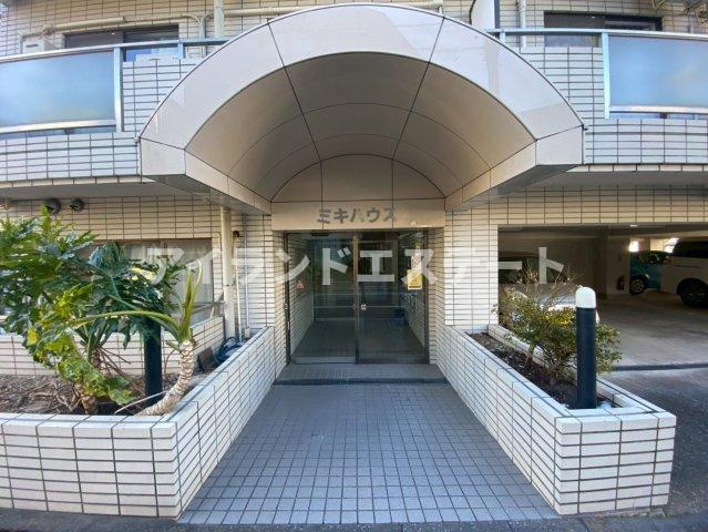 ミキハウス　オートロック　バストイレ別　バイク相談可のエントランス