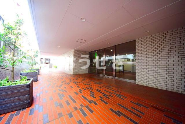 山下公園サンライトマンション　弐号棟のエントランス