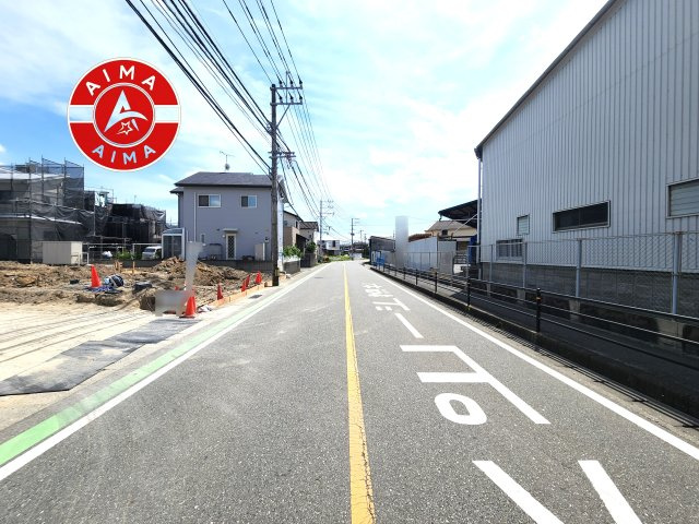 糟屋郡粕屋町内橋東1丁目第3-5棟（1号棟）の外観|前面道路含む現地の写真です。
