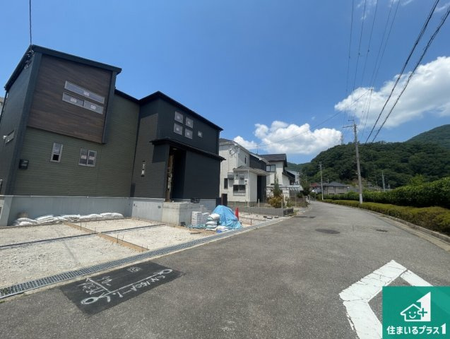 宝塚市光ガ丘　第3期　新築一戸建ての前面道路含む現地写真|周辺は落ち着いた街並みの住宅地！子育てがしやすい住環境です！まだ未完成ですが、現地でしかわからない事もございます。是非一度ご覧ください。