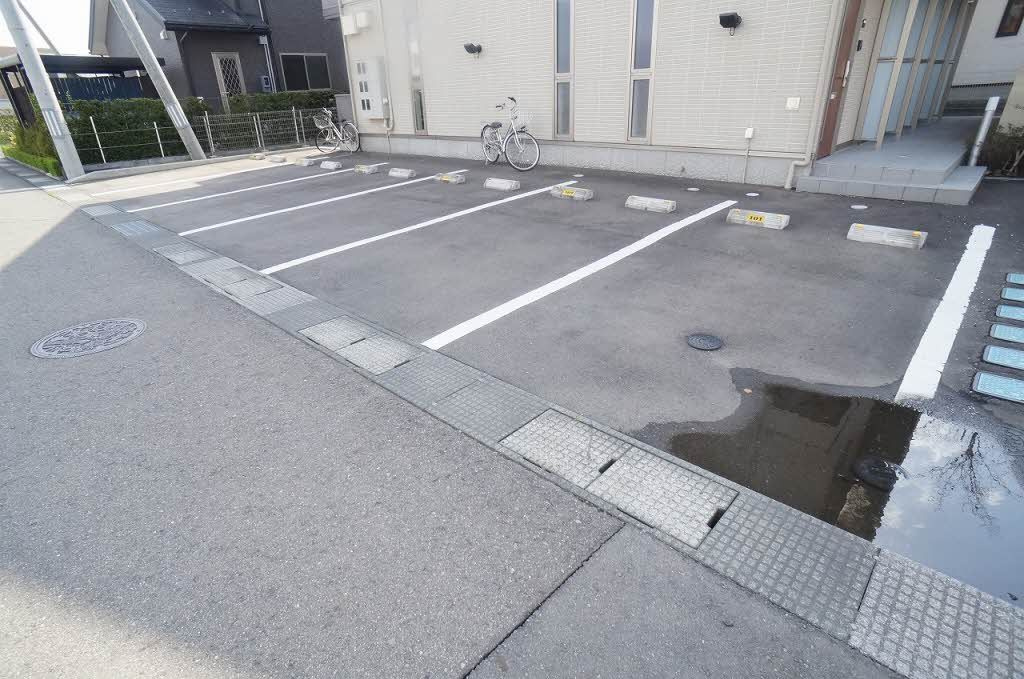 ソワサントゥディザン西口Ⅱの駐車場