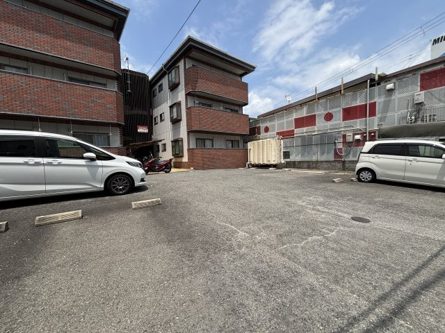 川口第2マンションの駐車場
