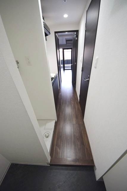 横浜市西区浅間町１丁目の賃貸マンションの玄関