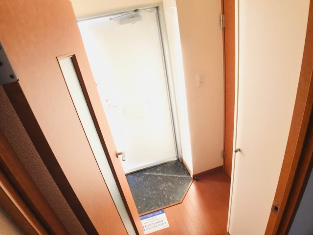 レオパレスエスピナカⅢの玄関
