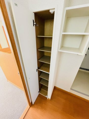 レオパレスエスポワールＵの玄関|シューズボックス