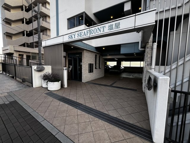 スカイ・シーフロント塩屋のエントランス