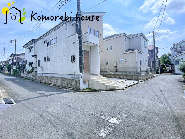桶川市加納　中古戸建ての前面道路含む現地写真|前面道路含む現地写真です