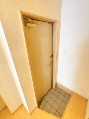 【玄関】 | 三番館 | ※同物件・同タイプの写真です