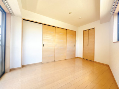 【居間・リビング】 | 三番館 | ※同物件、同タイプのお部屋です