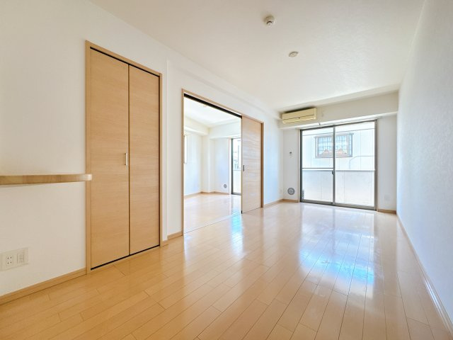 【居間・リビング】 | 三番館 | ※同物件、同タイプのお部屋です