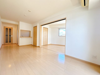 【居間・リビング】 | 三番館 | ※同物件・同タイプの写真です