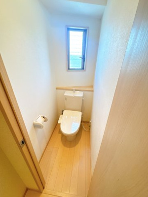 【トイレ】 | 三番館 | ※同物件・同タイプの写真です