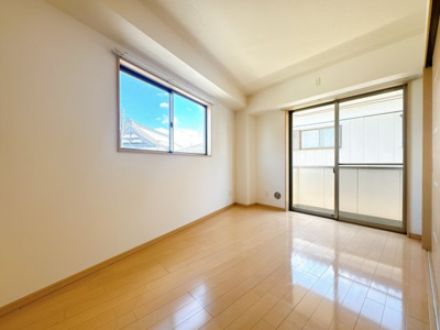 【居間・リビング】 | 三番館 | ※同物件・同タイプの写真です