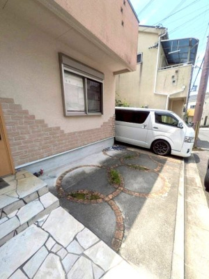 【駐車場】 | 高槻市塚原2丁目　マザー・ヒルズ高槻 | ■駐車2台可能（車種による制限あり）■2面バルコニーで陽当たり・通風良好　■周辺は閑静な住宅街■天井高があり吹抜けになっているため開放感があるお家です♪

