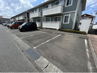 リビングタウン向中野Cの駐車場