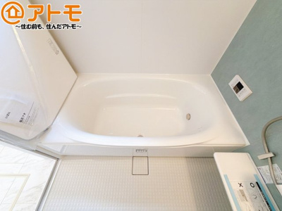 【浴室】 | 葵区田町2丁目　新築戸建　C号棟 | 脚を伸ばしてリフレッシュ♪広々湯舟でお湯に浸かれば疲労回復効果につながります♪