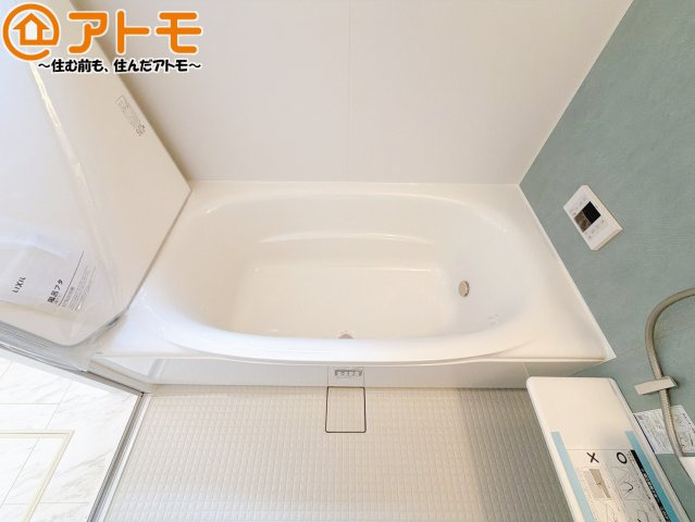 【浴室】 | 葵区田町2丁目　新築戸建　C号棟 | 脚を伸ばしてリフレッシュ♪広々湯舟でお湯に浸かれば疲労回復効果につながります♪