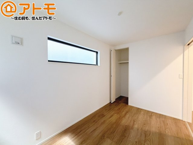 【子供部屋】 | 葵区田町2丁目　新築戸建　C号棟 | 壁と床がシンプルな色合いだからこそ自分だけの空間を作れます♪お部屋作りのイメージは順調でしょうか♪