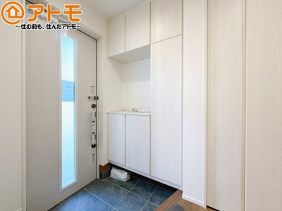 【玄関】 | 葵区田町2丁目　新築戸建　C号棟 | 玄関は収納付きで使い勝手良好♪見た目もすっきり♪
