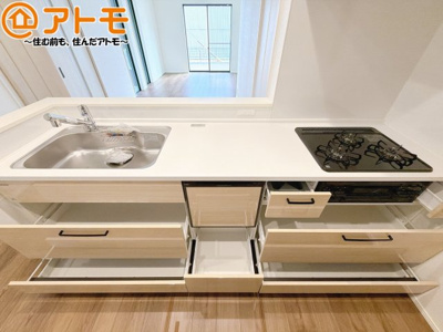 【キッチン】 | 葵区田町2丁目　新築戸建　C号棟 | 大容量システムキッチン♪お料理スペースやシンク広々！毎日の家事をしっかりサポート♪