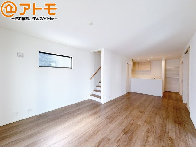 【居間・リビング】 | 葵区田町2丁目　新築戸建　C号棟 | 家族団らんのイメージは、リビングを思い浮かべませんか？リビングこそ広々としたお部屋が良いですね♪