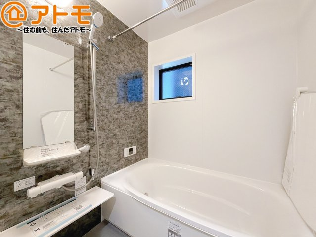 【浴室】 | 葵区田町2丁目　新築戸建　B号棟 | 浴室乾燥などの機能も充実♪ユニットバスはお掃除もしやすく家事の手間も軽減！窓は湿気をこもらせません！