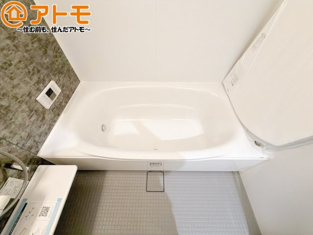 【浴室】 | 葵区田町2丁目　新築戸建　B号棟 | ボタンひとつで湯張りのできるオートバスは、追い炊きも給湯温度の変更も楽々♪