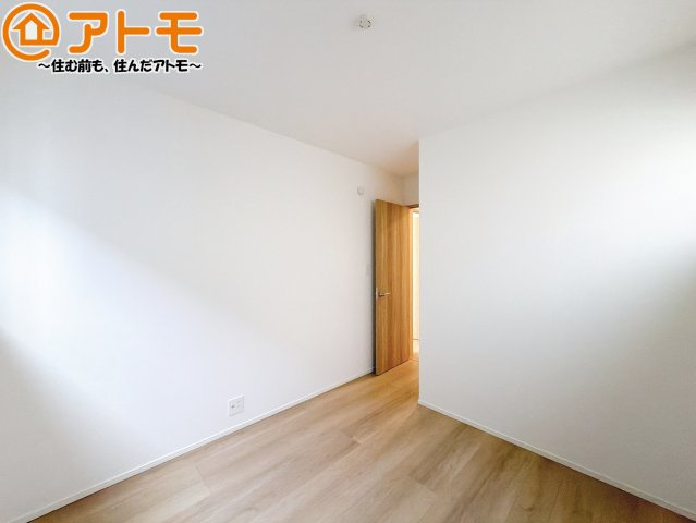 【子供部屋】 | 葵区田町2丁目　新築戸建　B号棟 | 壁と床がシンプルな色合いだからこそ自分だけの空間を作れます♪お部屋作りのイメージは順調でしょうか♪