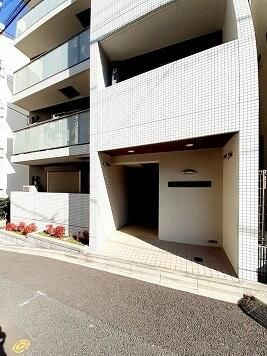 プリムローズ西早稲田のエントランス