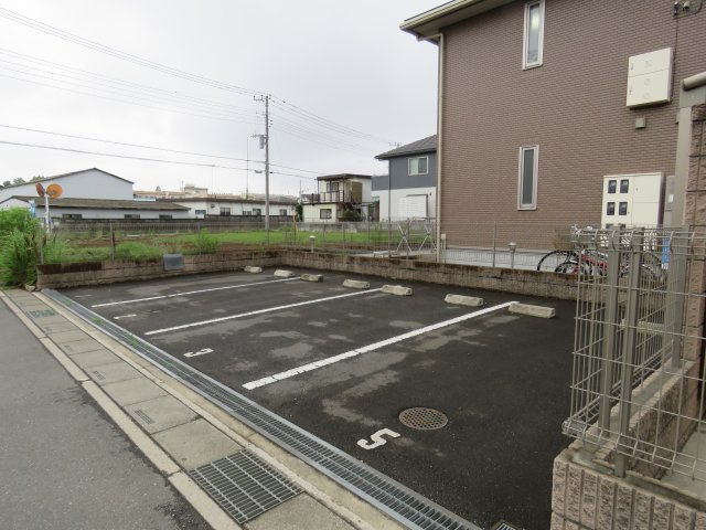 コンフォートエクセルピアBの駐車場