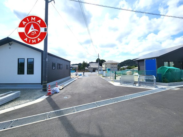 糟屋郡久山町大字久原第7-3棟（3号棟）の外観|前面道路含む現地の写真です。