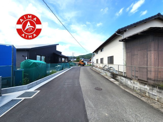 糟屋郡久山町大字久原第7-3棟（7号棟）の外観|前面道路含む現地の写真です。