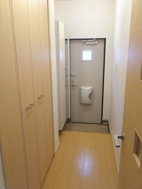 藤沢市片瀬１丁目のアパートの玄関