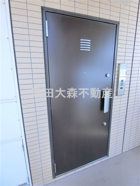 リクレイシア蒲田の玄関