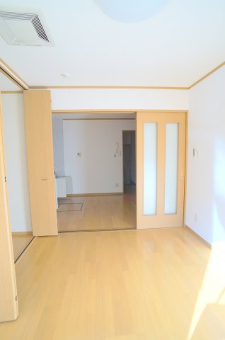 メゾン葉月の内装|明るい色調の室内です