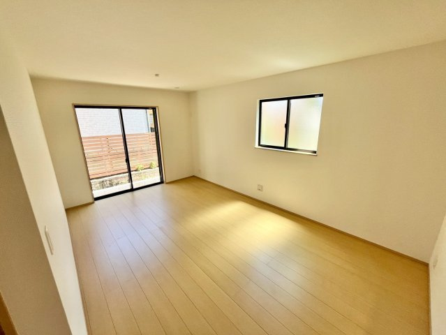 【仲介手数料無料】ふじみ野市大井中央―新築分譲住宅―全2棟の内観：施工例|全室2面採光、やさしい光と静けさが、自然な眠りへと導いてくれる、住まいの“癒しの核”です。