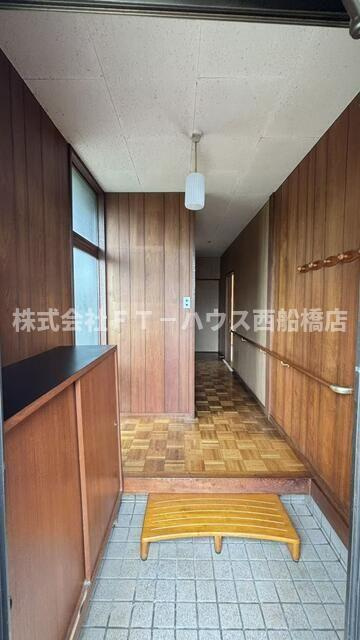 市川市大野貸家の玄関