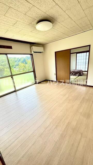 市川市大野貸家の居間・リビング