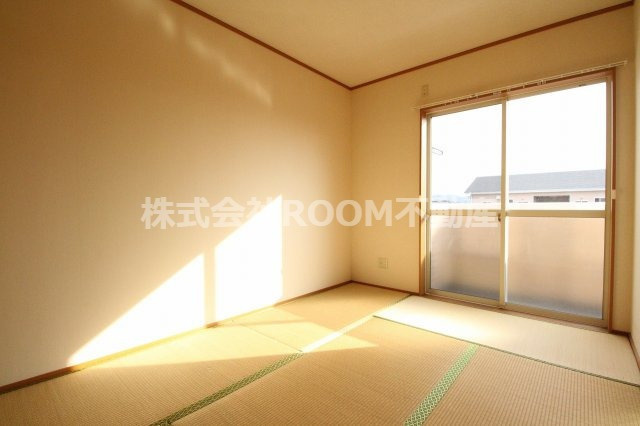 グリーンコーポ植木Ⅱの和室|きれいな和室です