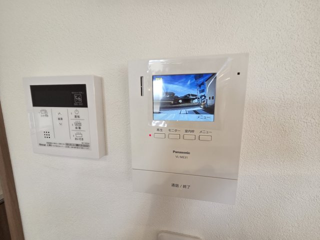 新築　太田市由良町第2期　21号棟の防犯設備|現地写真　カラーTVモニター付きのドアホンがついています。お子様やご高齢の方がお留守番の時でも安心です！