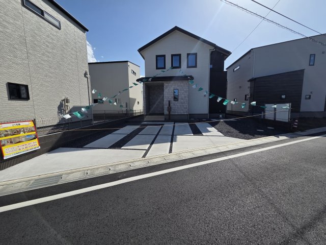新築　太田市由良町第2期　21号棟の駐車場|現地写真　駐車は建物北側に並列2台可能です！