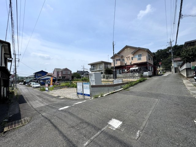 新築　伊勢崎市豊城町第１　Livele Garden.S　１号棟の前面道路含む現地写真|現地写真　南側接道幅員約4.2ｍ　東側接道幅員約4.5ｍ	現地写真　