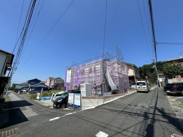 新築　伊勢崎市豊城町第１　Livele Garden.S　１号棟の前面道路含む現地写真|現地写真　南側接道幅員約4.2ｍ　東側接道幅員約4.5ｍ	現地写真　