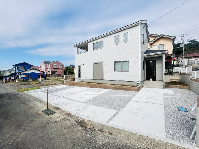 新築　伊勢崎市豊城町第１　Livele Garden.S　１号棟の駐車場|現地写真　駐車スペースは並列4台分可能です！

