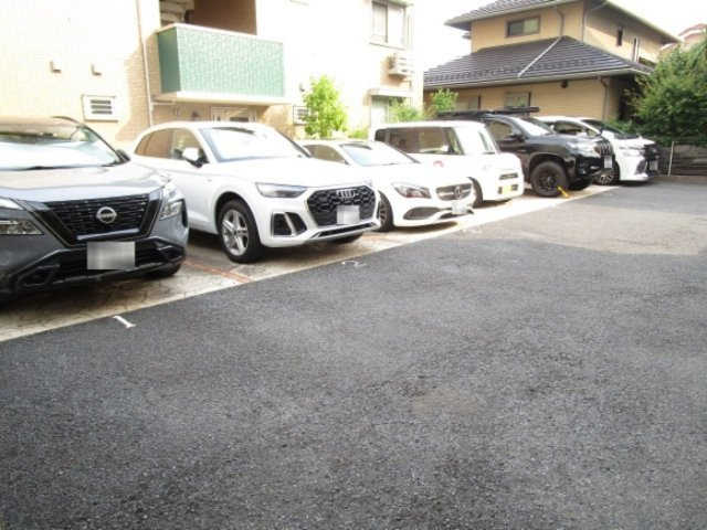 【駐車場】