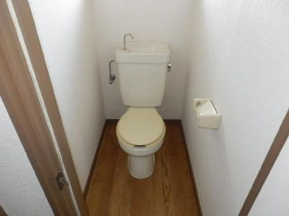相模原市南区上鶴間本町２丁目のアパートのトイレ