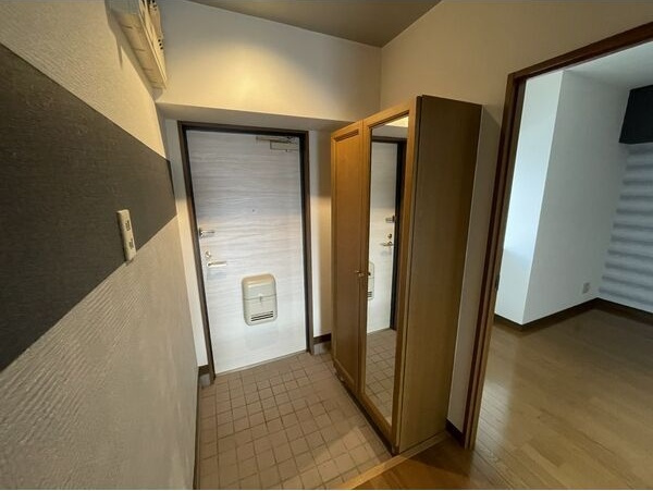 ヴィアーレマルフク南館の玄関